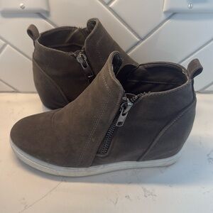 Grey boots high heel super cute size 8